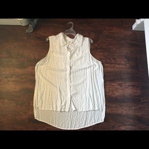 💚 polka dot sleeveless blouse